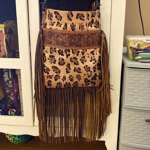 Gorgeous American Darling leather cross body purse. Used mayb 5 times!